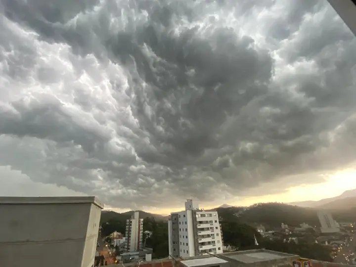 Defesa Civil de Brusque divulga possibilidade de temporal nas pr&oacute;ximas horas