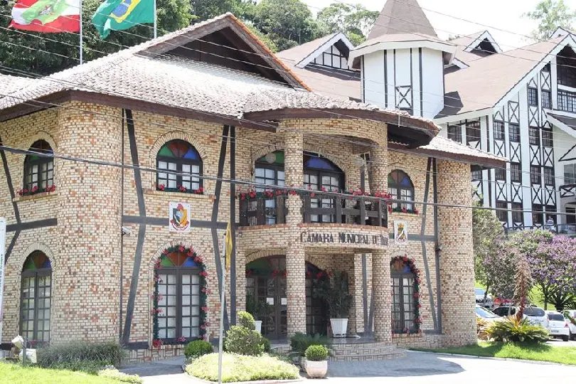 Legislativo também anuncia redução de gastos