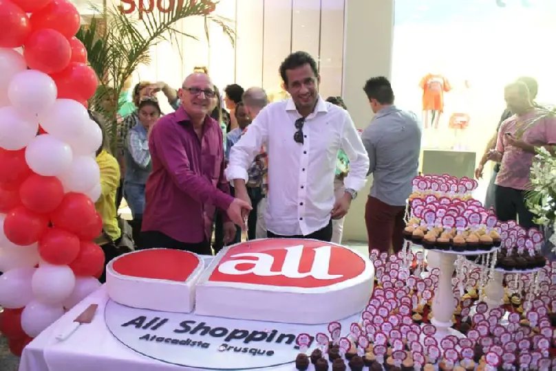 All Shopping comemora oito anos com desfile 