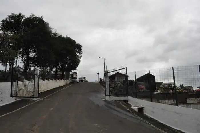 Gaspar limita horário de visitas no cemitério