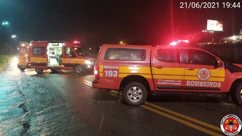 Motos sofrem colidem e dois ficam feridos na Avenida Beira Rio