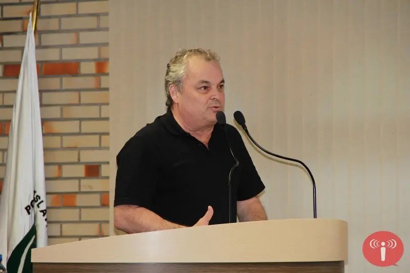 Vereador reclama de asfalto não concluído