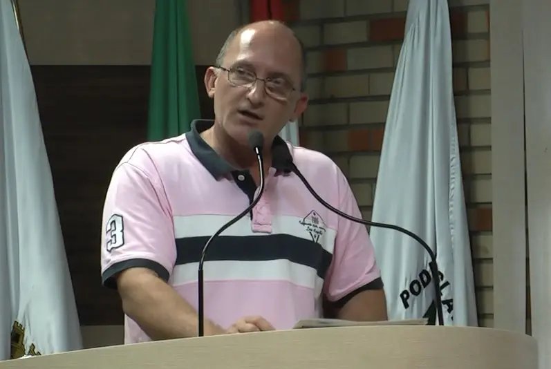 Giraldi sinaliza postura crítica ao governo