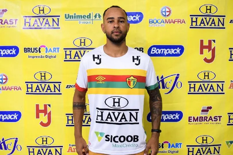 Lateral Jo&atilde;o Carlos est&aacute; de volta ao Brusque