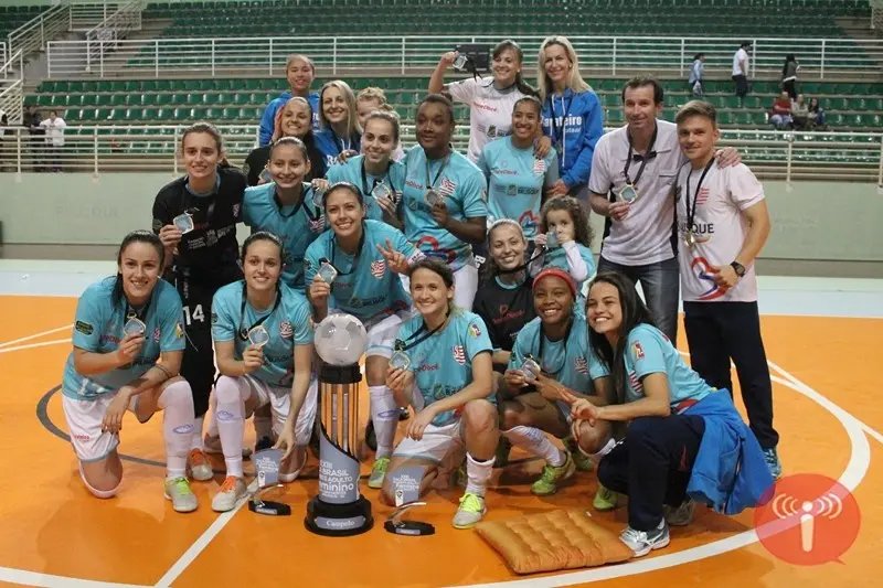 Barateiro goleia Chapecó e fatura bicampeonato