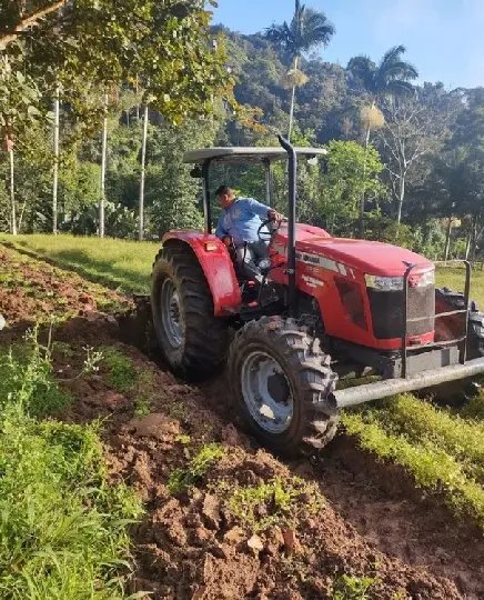 Diretoria de Agricultura assiste a 533 fam&iacute;lias com maquin&aacute;rio