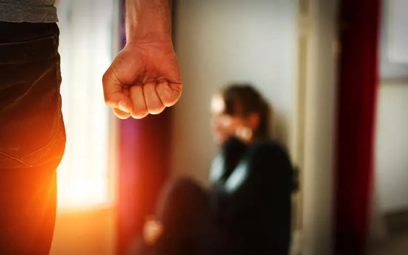 Homem agride companheira e reviravolta acontece