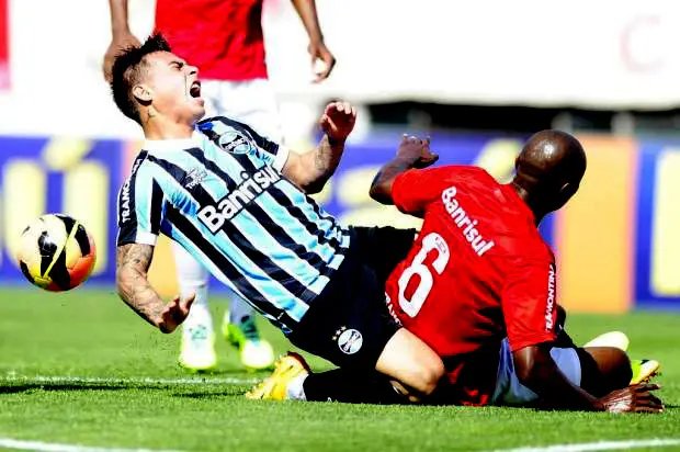 Inter e Grêmio empatam em 2 a 2
