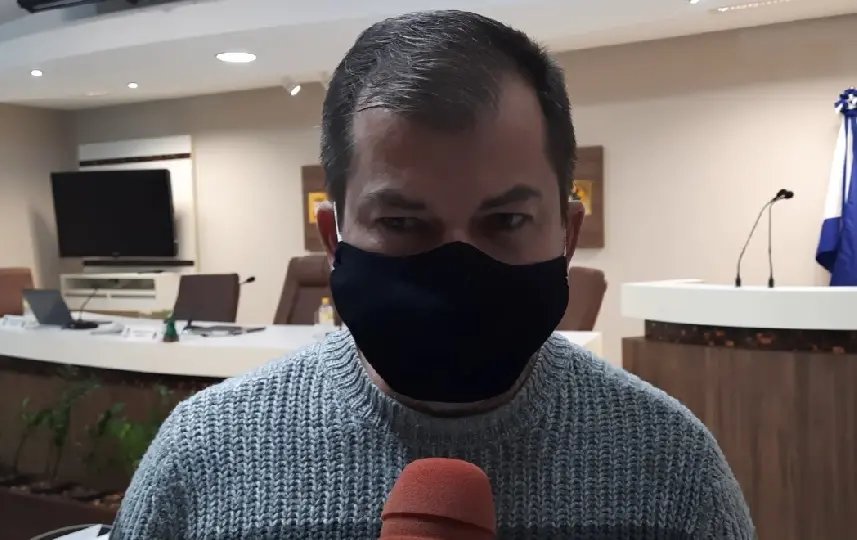 (V&Iacute;DEO) Vereador destaca retomada das obras no bairro Guabiruba Sul