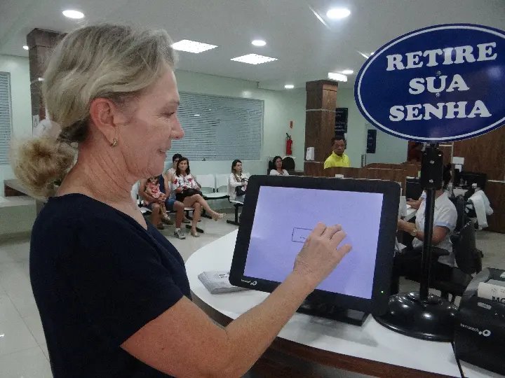 Hospital Azambuja implanta sistema digital de gerenciamento de senhas