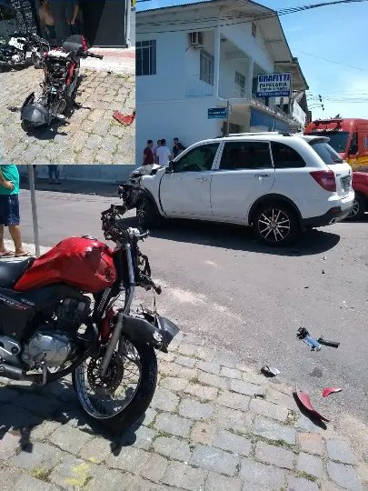 Acidente envolvendo carro e moto por pouco n&atilde;o termina com v&iacute;tima fatal