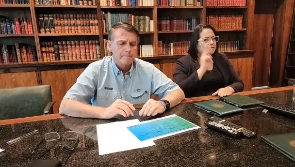 Bolsonaro faz discurso em live, avalia governo e dispara cr&iacute;ticas