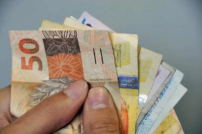 Maioria vai usar 13º para quitar dívidas