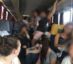 Imagens de superlotação de ônibus universitário passam por averiguação