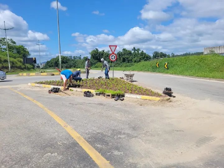 Departamento de paisagismo segue em atividade durante as f&eacute;rias coletivas