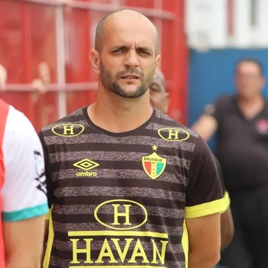 Jersinho quer permanecer no comando do time