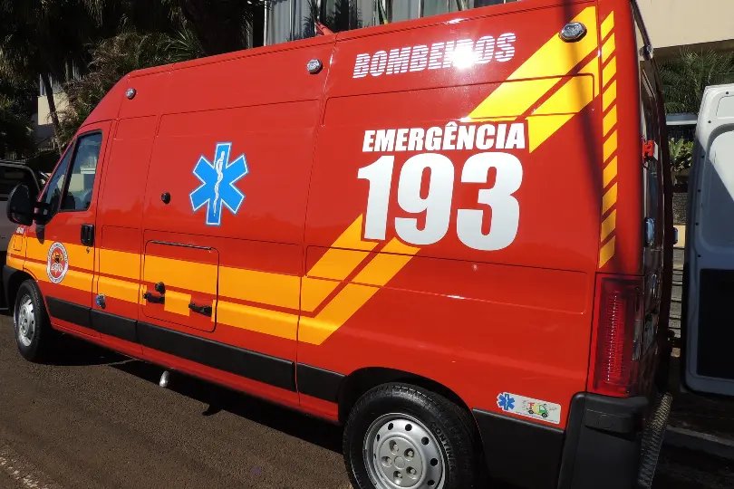 Acidente entre carro e moto na Ivo Silveira