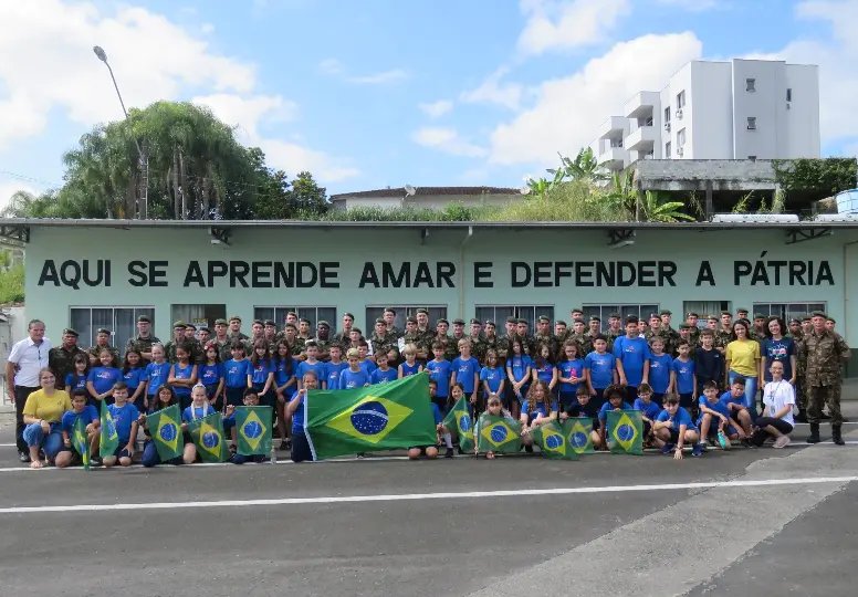 Solenidade presta homenagem ao Dia da Bandeira