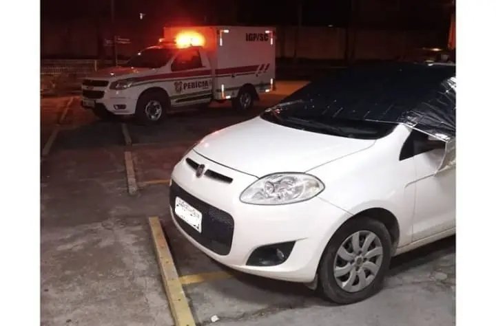 Homem morre no estacionamento de mercado em Brusque