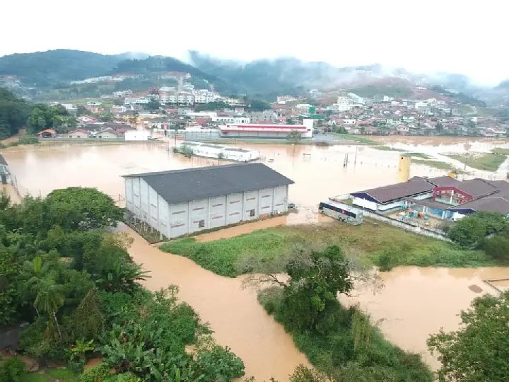 Confira a atualiza&ccedil;&atilde;o dos estragos da chuva em Brusque
