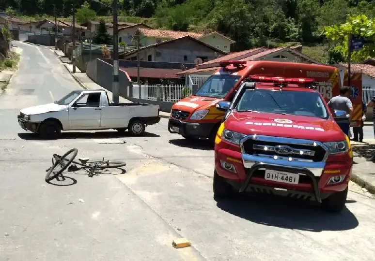 Ciclista se fere em acidente no bairro Limeira