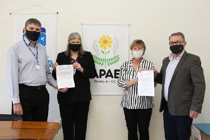 Apae de Brusque e Unifebe assinam Conv&ecirc;nio de Coopera&ccedil;&atilde;o