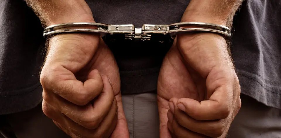 Homem teria ficado nu e mostrado órgão genital para menor