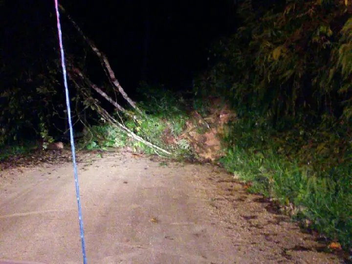Bairro Rio Branco registra queda de barreira