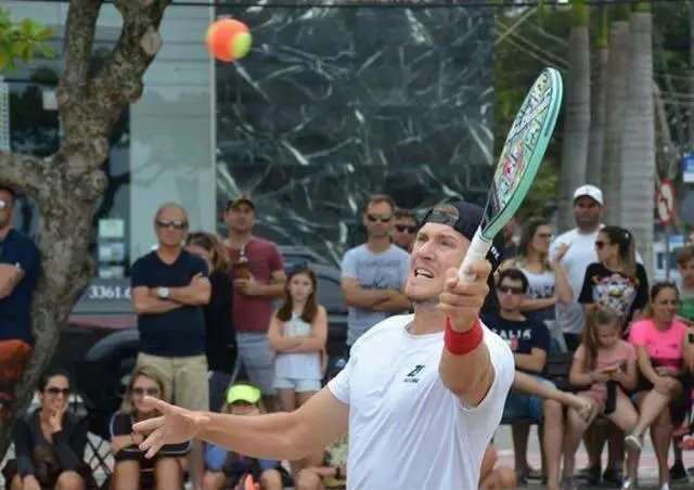 Brusquense participa da principal competição mundial de beach tennis em Aruba