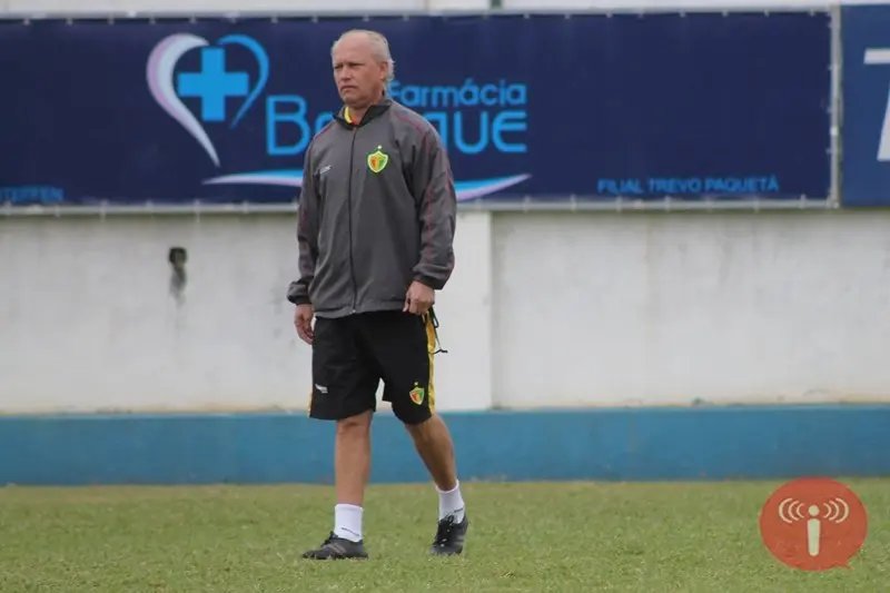 Reunião com treinador será na segunda-feira