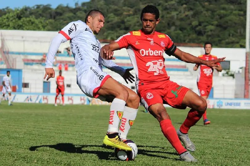 Em jogo maluco, Brusque vence a primeira na Copa Santa Catarina