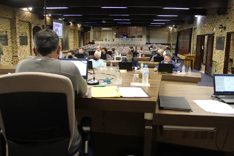 Vereadores divergem sobre doa&ccedil;&atilde;o de terrenos para empresas