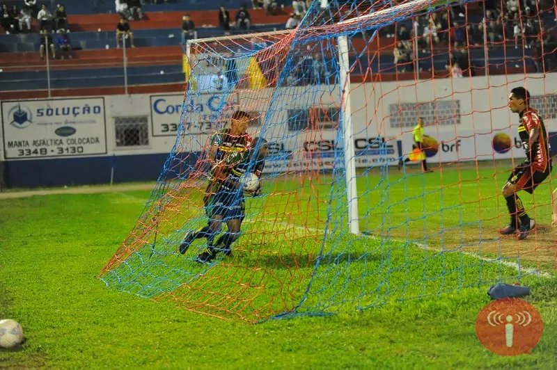 Brusque joga bem, mas título fica em Itajaí