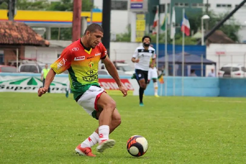 Brusque deve ter improvisação na lateral direita para domingo