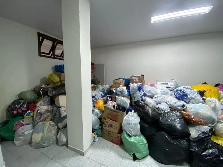 Generosidade que Aquece: Prefeitura realiza entrega de pe&ccedil;as &agrave; comunidade