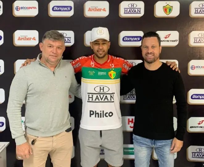 Brusque acerta retorno do lateral direito Jo&atilde;o Carlos