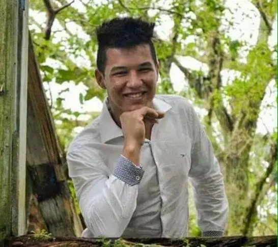 Morre condutor do Corsa que bateu em poste no sábado