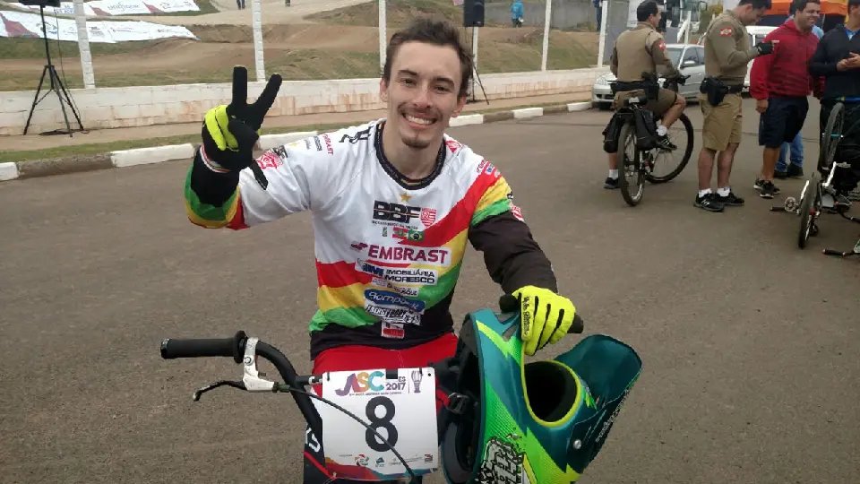 Brusque fecha ciclismo do JASC com prata no Bicicross