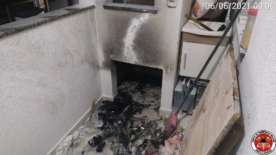 Corpo de Bombeiros registra principio de inc&ecirc;ndio em apartamento no Santa Terezinha
