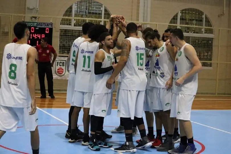 Cl&aacute;ssico entre Brusque e Blumenau decide ouro no Basquete