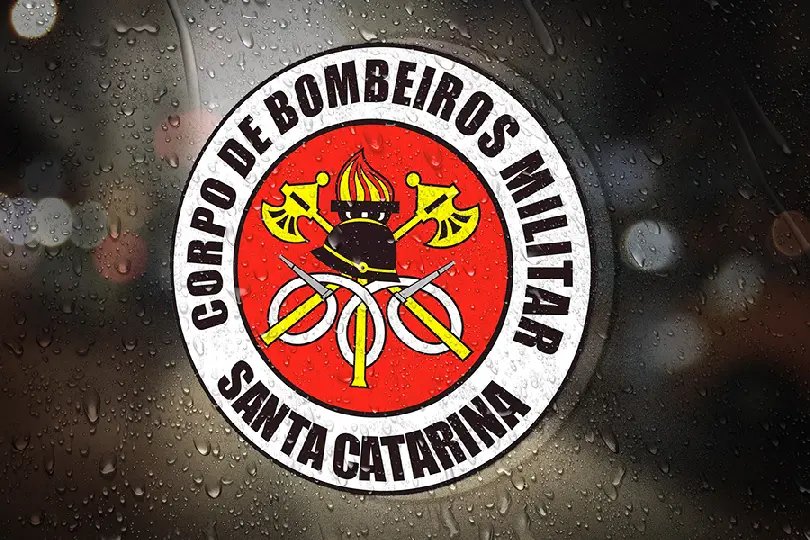 Funcion&aacute;rios controlam inc&ecirc;ndio em m&aacute;quina 