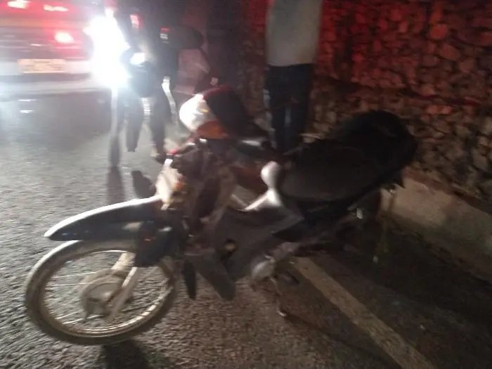 Acidente envolve carro e moto na Rodovia Ant&ocirc;nio Heil