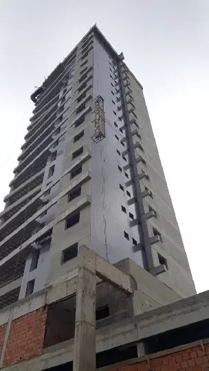 Homem sofre queda de pr&eacute;dio do oitavo andar