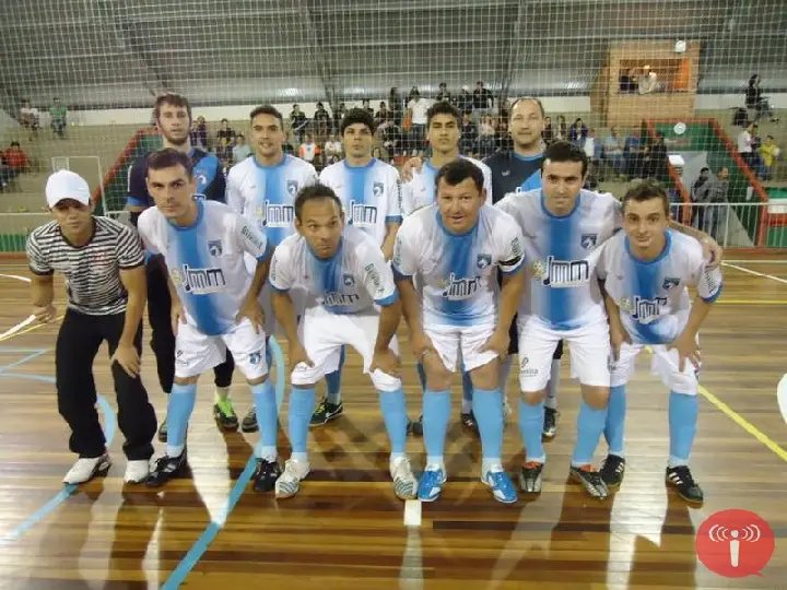 Irmãos Hugen goleia na rodada do municipal