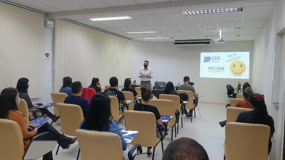 CDL Brusque lan&ccedil;a calend&aacute;rios de cursos at&eacute; dezembro