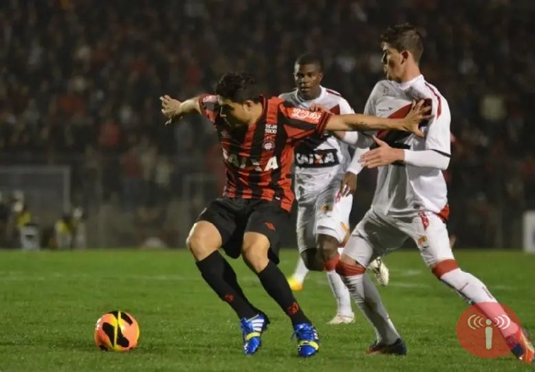 Jogão de oito gols em Curitiba