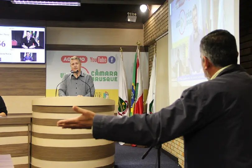 Jean Pirola critica protestos contra Bolsonaro: &ldquo;Gente que quer destruir o Brasil e n&atilde;o quer que o pa&iacute;s cres&ccedil;a"