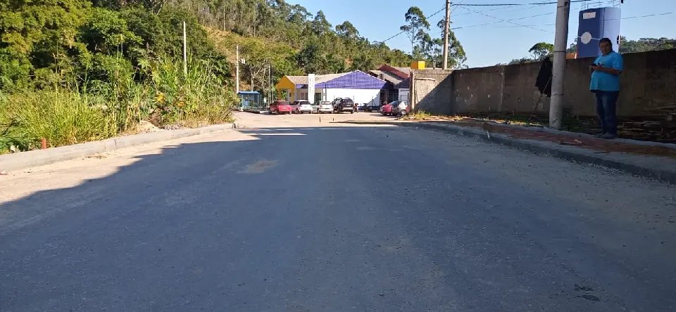 Secretaria de Obras abre novo acesso ao CMEI Clara Maria Furtado, no bairro Santa Luzia