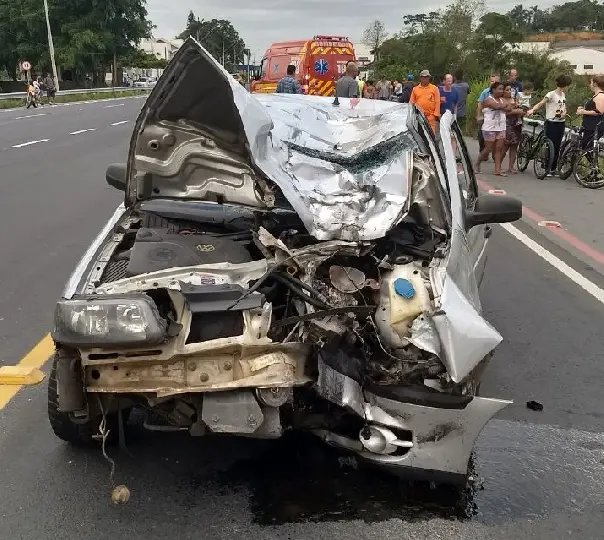Acidente tira a vida de motociclista na Antônio Heil
