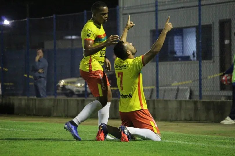 Brusque vence Tubar&atilde;o e decide semifinal em casa